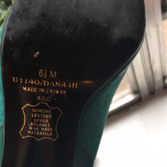 🦄 2/$15 Vintage | suede turquoise heels - Picture 4 of 7